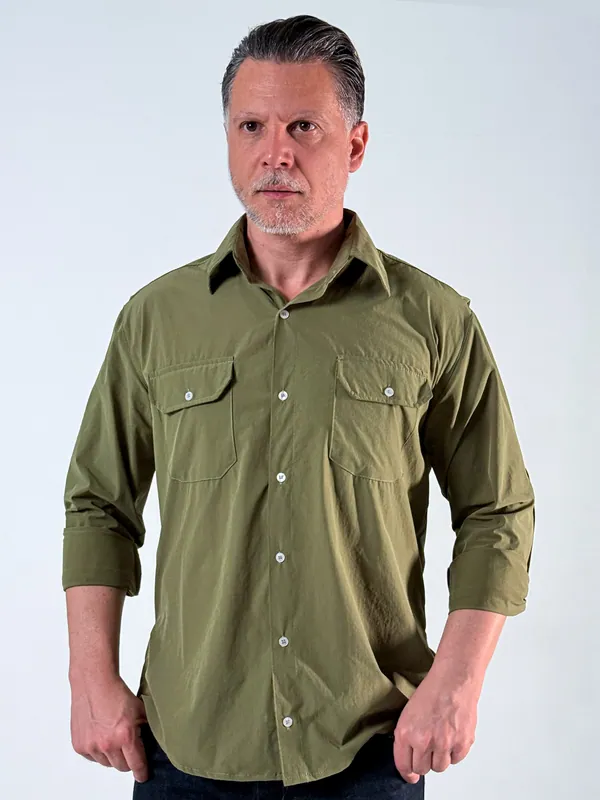 Camisa de Campo Fortevest na cor Verde, vista de frente.